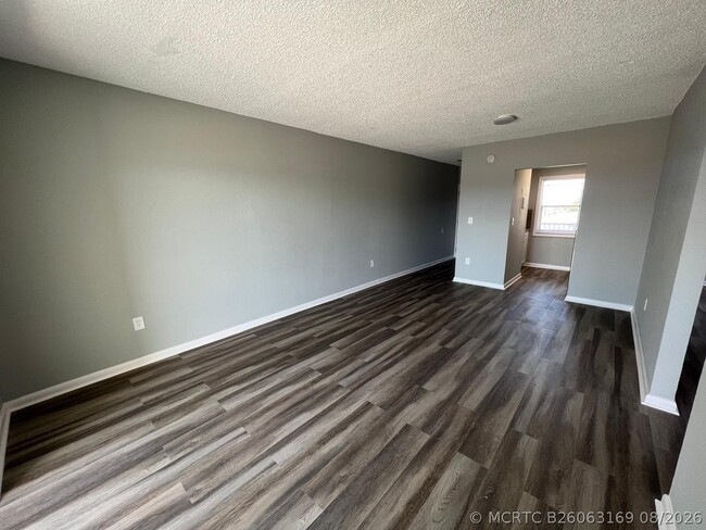 Building Photo - 2605 NW 135th St Unit 101