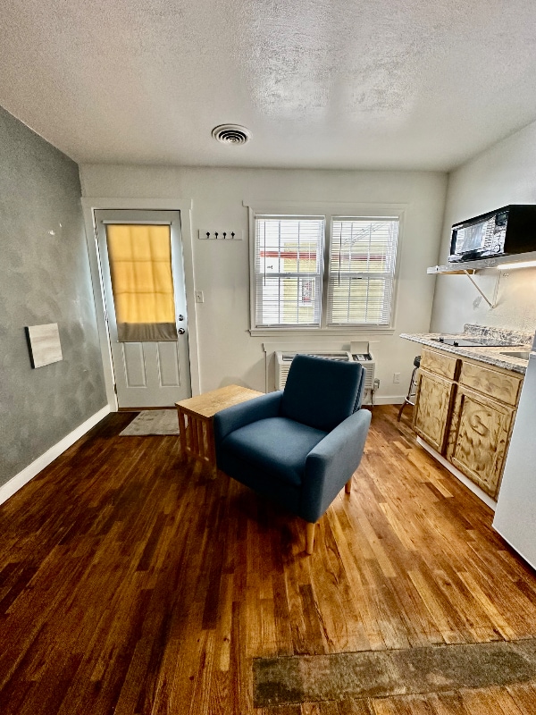 Photo - 210 E North St