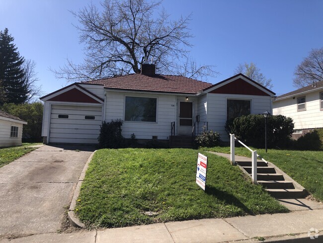 Building Photo - 735 NW Gary St Rental