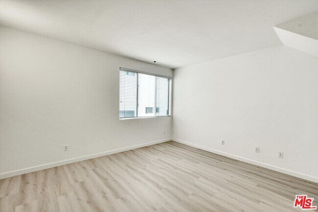 Photo - 11960 Iowa Ave Unidad 6