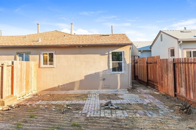 Photo - 365 W 12th St