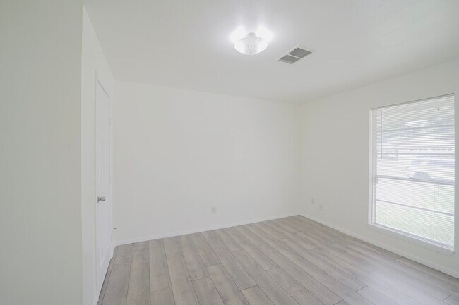 Photo - 9811 Mango St