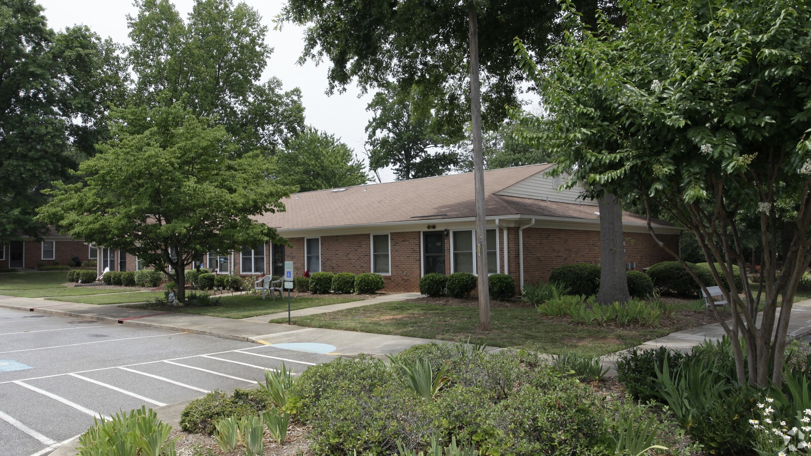 Photo - Miller Oaks Village Apartments