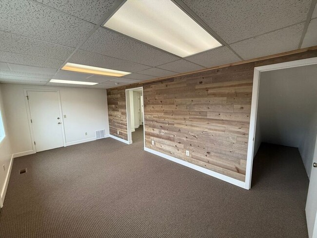 Photo - 1367 Commercial St SE
