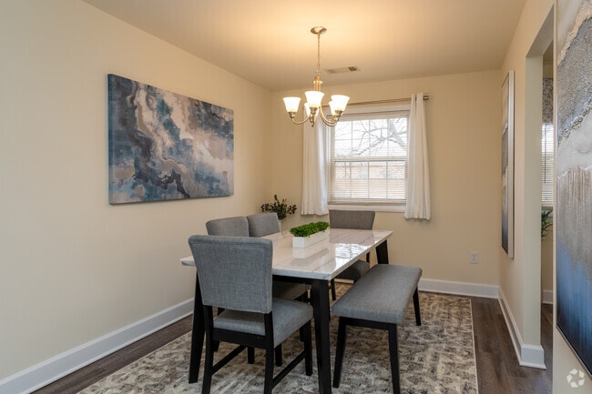 2BR, 1.5BA - 806SF - Dining Area