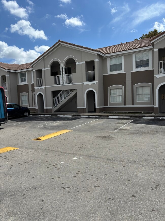 Building Photo - 1661 SE 28th St Unit KEYS COVE