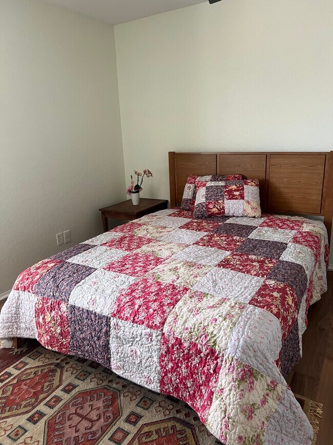 Photo - 1402 E Osborn Rd Unit Room  with private bathroom