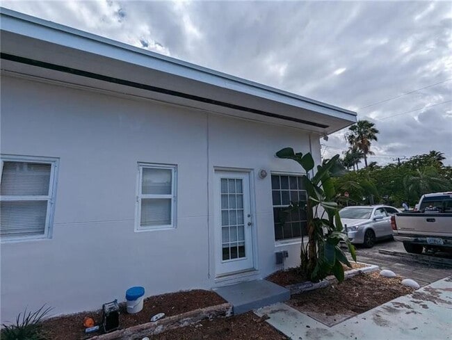 Photo - 1100 NE 12th Ave Unidad 3