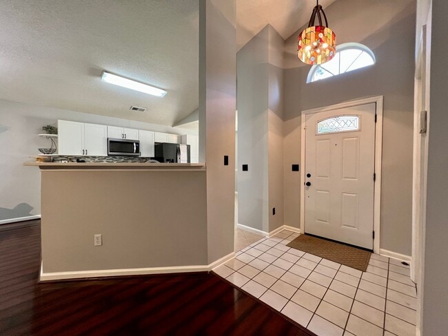 Photo - 102 St Ives Dr