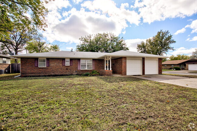 Building Photo - 2835 W Elm Ave Rental