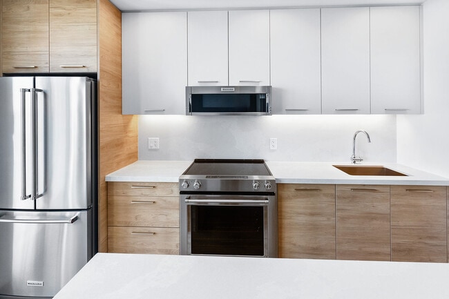 Photo - 200 Redpath Ave