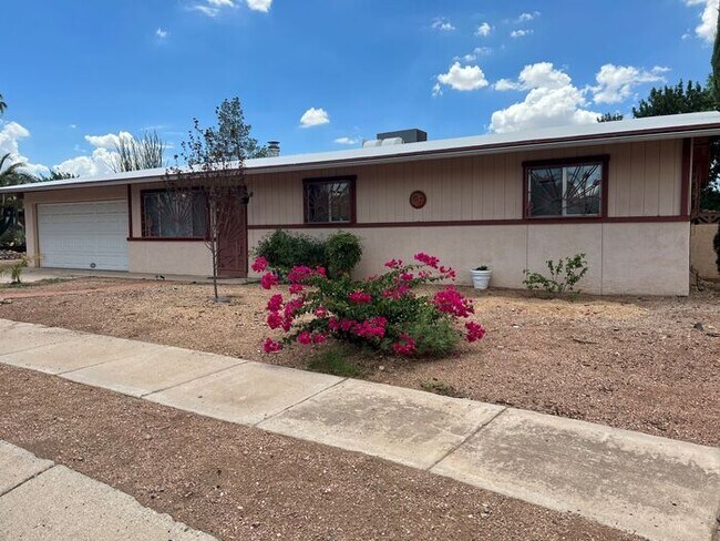 Building Photo - HOUSE FORE RENT