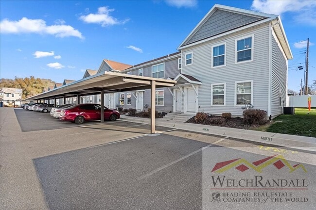 Building Photo - Beautiful Townhome in Sunset
