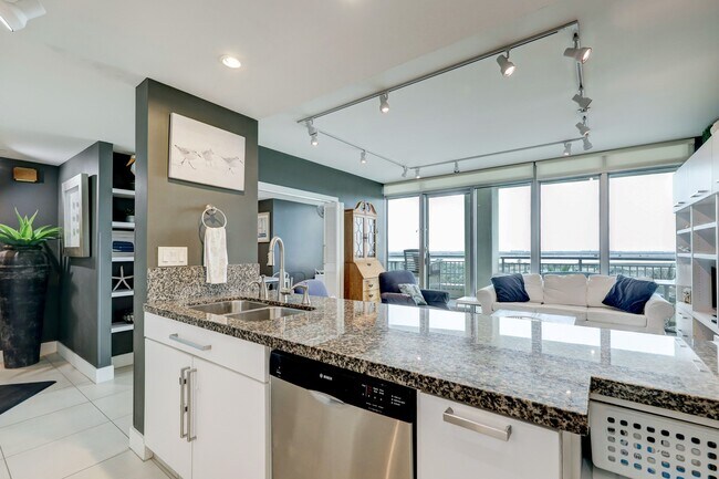 Photo - 801 E Beach Dr Unidad BC0412