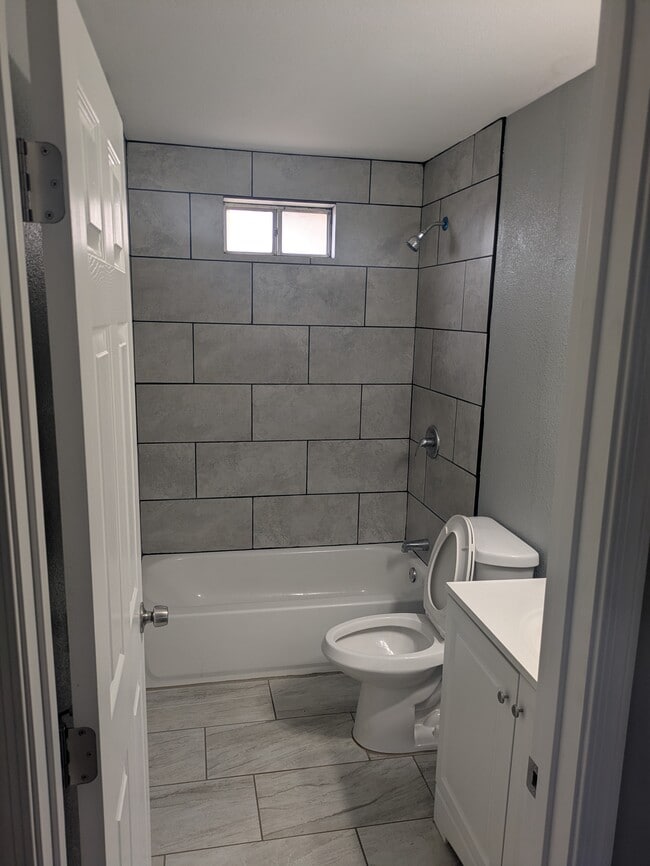 Photo - 2155 S Apache Dr Unidad 3