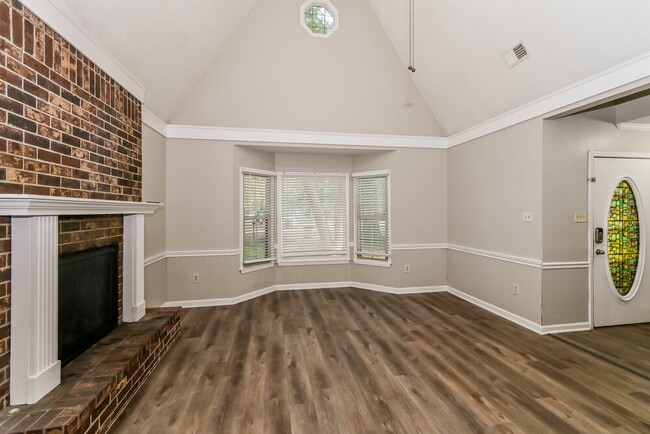 Photo - 861 White Pine Dr