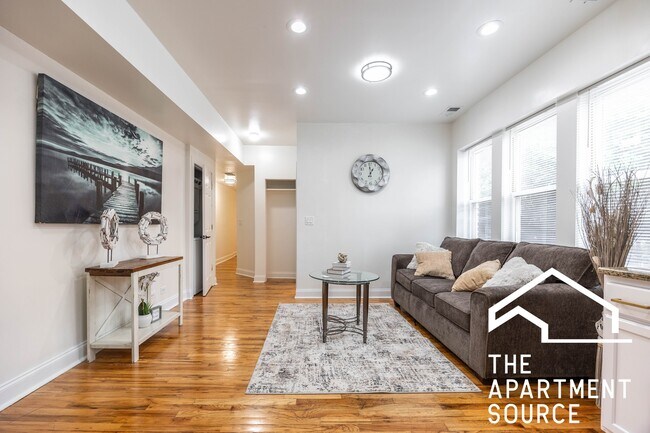 Photo - 3849 W Ainslie St Unit 1