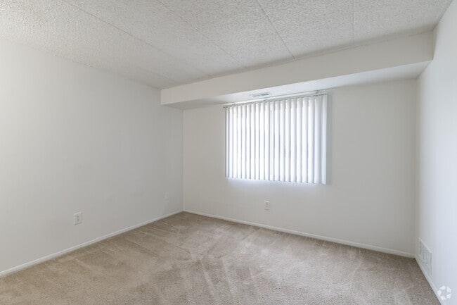 1HAB, 1BA - 700 ft² - Riverside Village Apartments