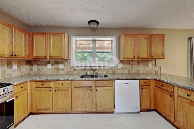 Photo - 253 Woodcreek Way