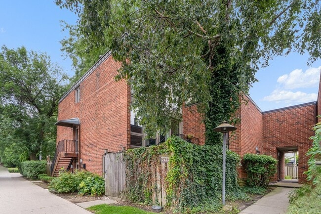 Building Photo - 2122 N Lincoln Ave
