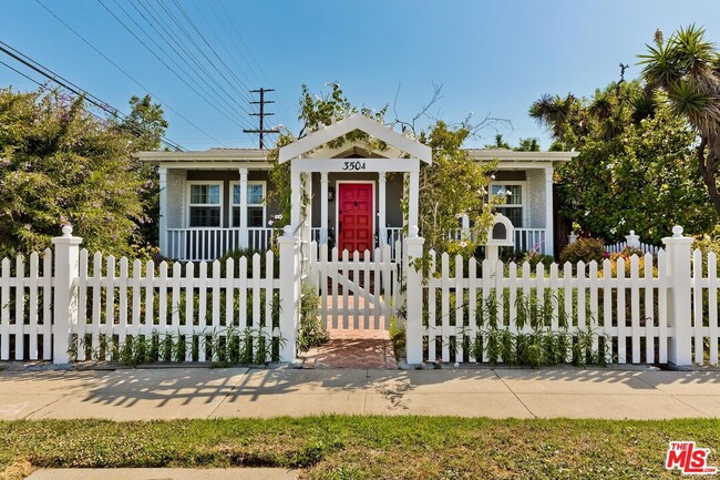 Building Photo - 3504 Redwood Ave Rental