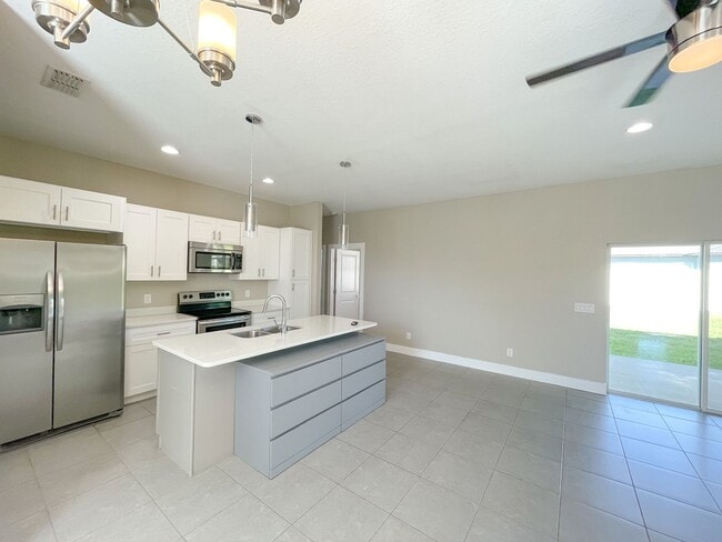 Gorgeous Poinciana Home Available Now!! - Gorgeous Poinciana Home Available Now!!