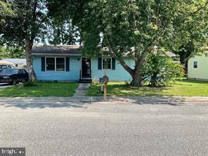 Photo - 205 Woodsedge Ln House