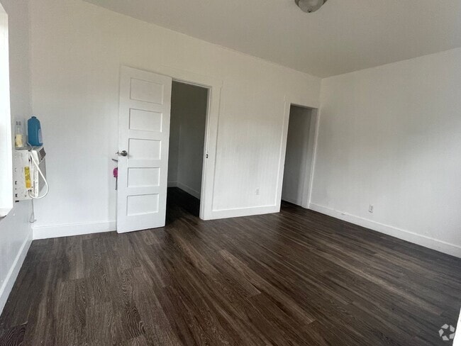 Building Photo - 1107 7th St Unit 1 Rental