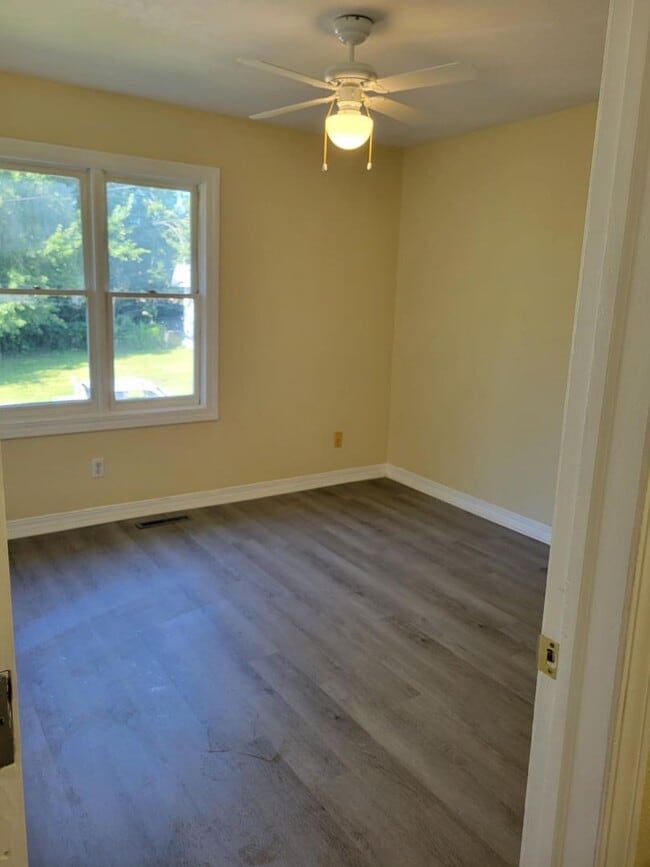 Photo - 4 bedroom 2 bathroom house with a basement...