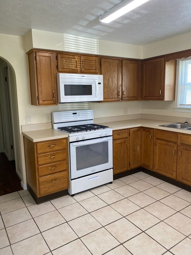 Photo - 422 Churchill Rd