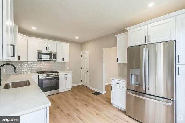 Building Photo - 121 Virginia Ave Rental