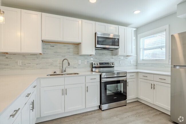 Interior Photo - Crystal Gardens Rental