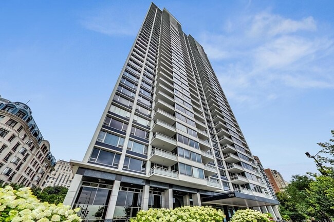 Building Photo - 1300 N Lake Shore Dr Unit 27C