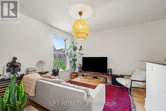 Photo - 475 MacLaren St
