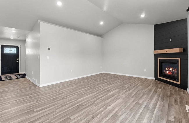 Photo - 4 Bedroom- 2.5 Bathroom New Build Duplex- Pulaski!