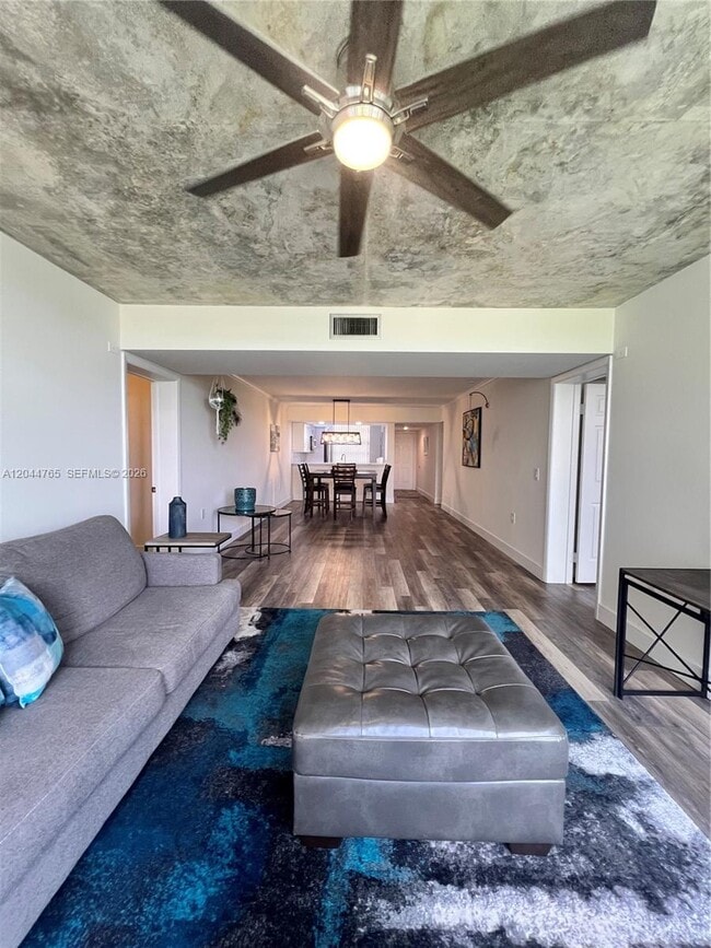 Photo - 1705 Whitehall Dr Unidad 403