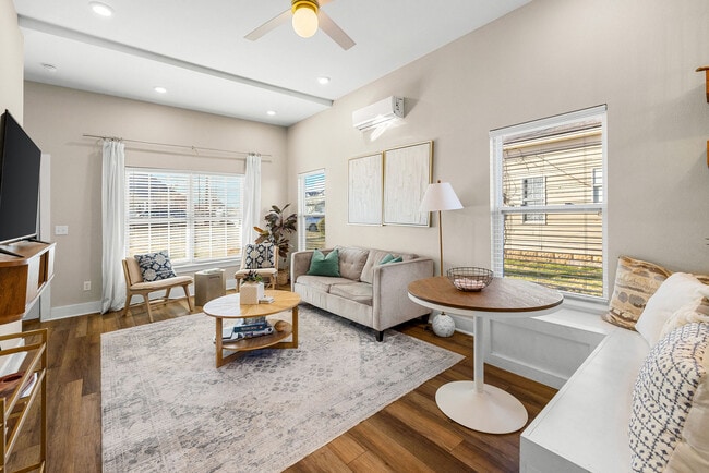 Photo - 205 N 6th St Townhome