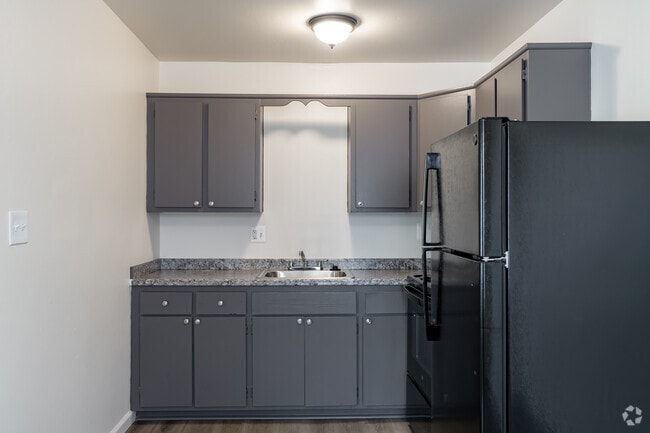 2BR, 1BA - 825SF - Kitchen - Park Layne