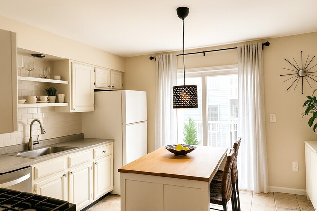 Photo - 48 Strawberry Hill Ave Unit 11