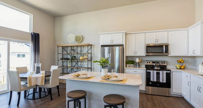 Photo - 869 NE Traverse Dr