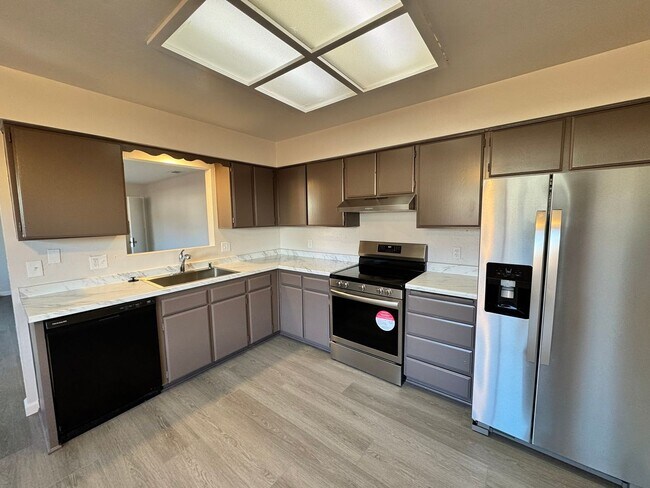 Photo - 22221 I St Unidad B