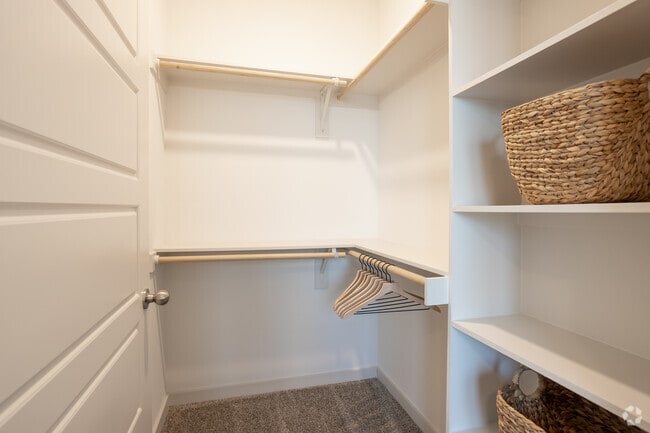 2BR, 2BA - 1104SF