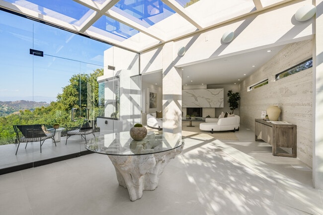 Photo - 8896 Lookout Mountain Ave