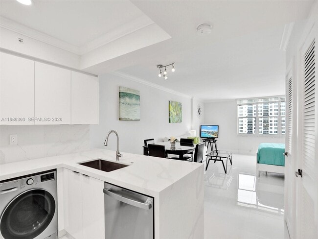 Building Photo - 2501 S Ocean Dr Unit 934 (Available June 2)