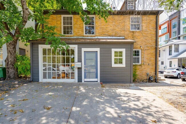 Building Photo - 807 W 12th St Rental