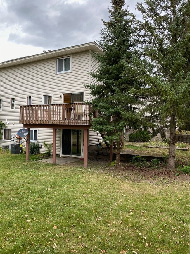 Building Photo - 8913 Forestview Ln N Rental