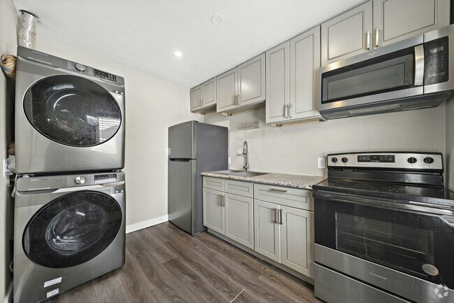 Building Photo - 1811 21st St Unit 7 Rental
