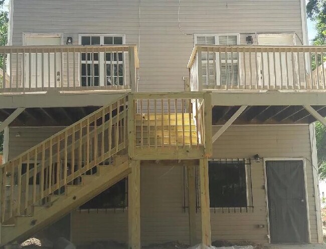 Room in Duplex on Jones Ave NW