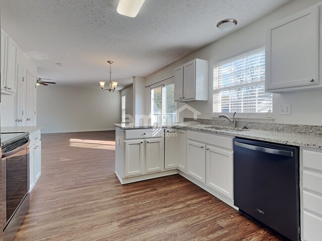 Photo - 922 Whispering Pine Way