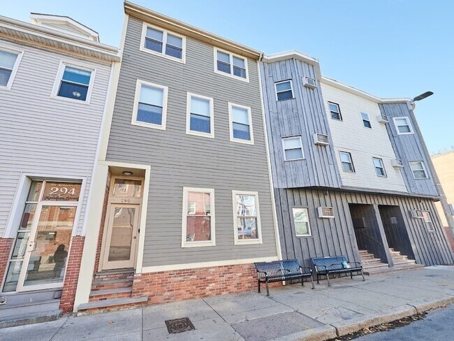 Photo - 296 Meridian St Unit 1
